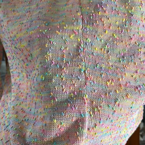 PRETTY PASTEL COLORED SHEER SCOOP NECK SWEATER! - Picture 5 of 8